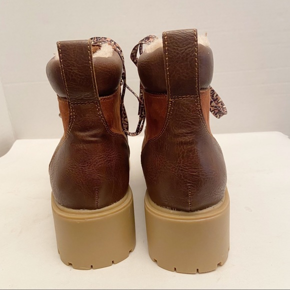 New in box Madden Girl lodge cognac chunky boots sz 10 with animal print laces - Picture 7 of 13